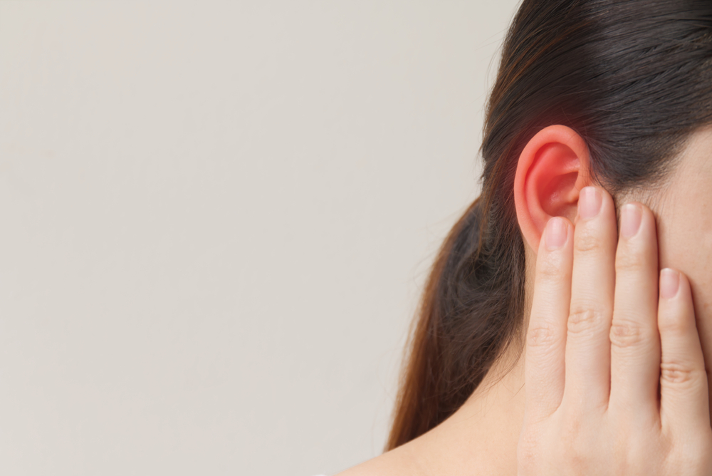 補聴器のハウリング（ピーピー音）とは？原因や直し方も解説
